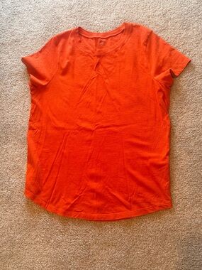 Madewell Short Sleeve Crewneck Tee in Bright Orange-Tiny hole on shoulder.